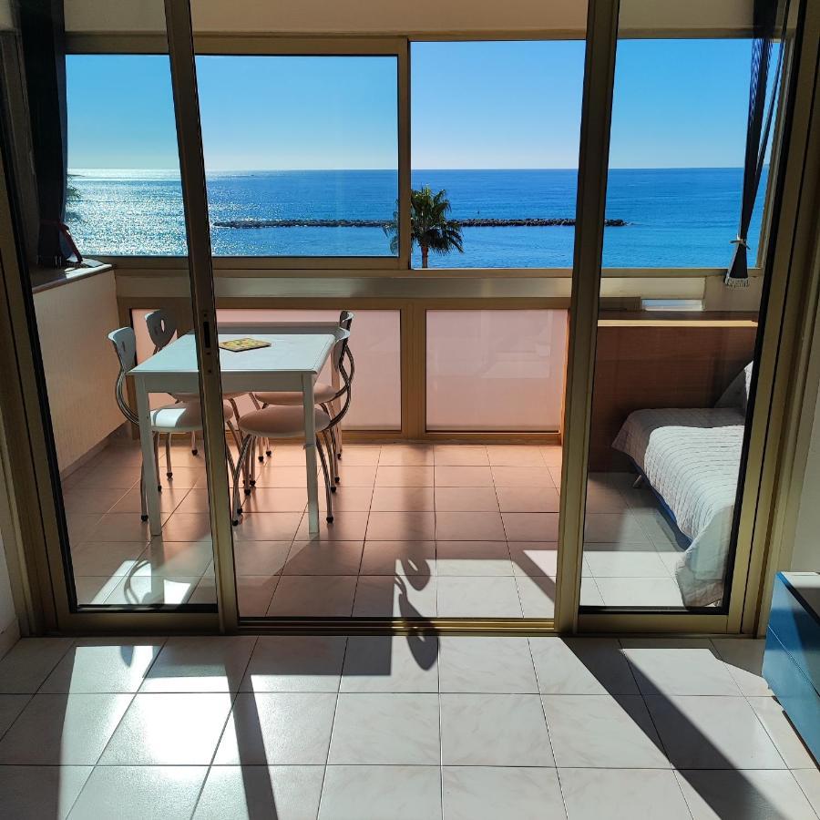Grand Bord De Mer- Acces Direct Aux Plages Apartment *